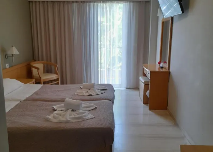 Отель Serenity 3*