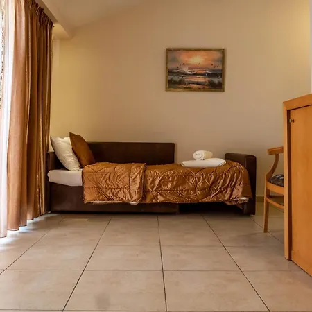 Hotel Serenity