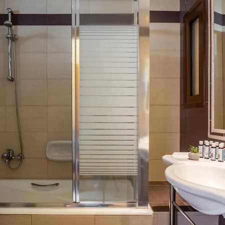 Serenity Szálloda Toló